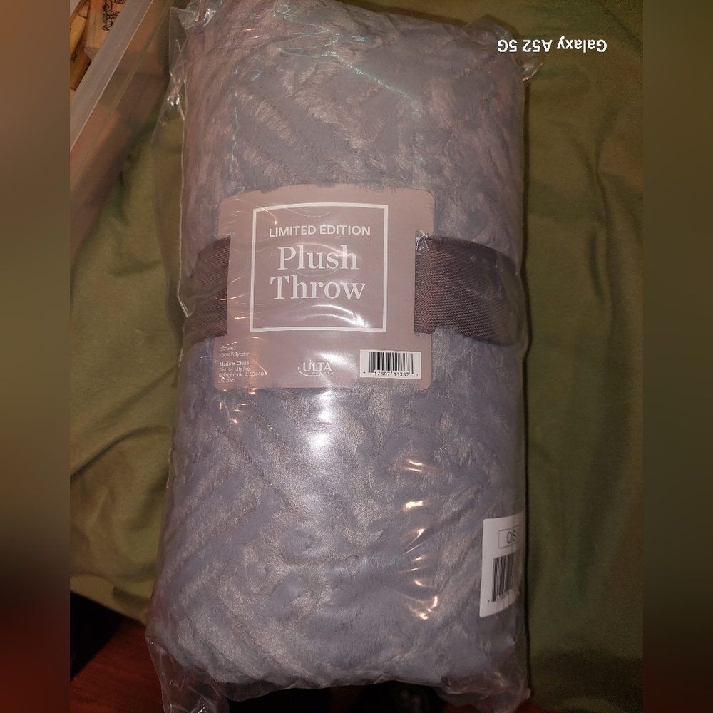 Ulta Beauty Limited Edition Plush Throw - Gray